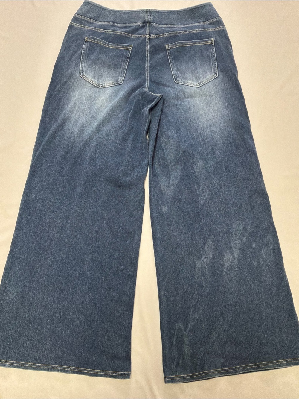 HALARA Wide-Leg Flare Jeans in Washed Blue - Picture 13 of 15